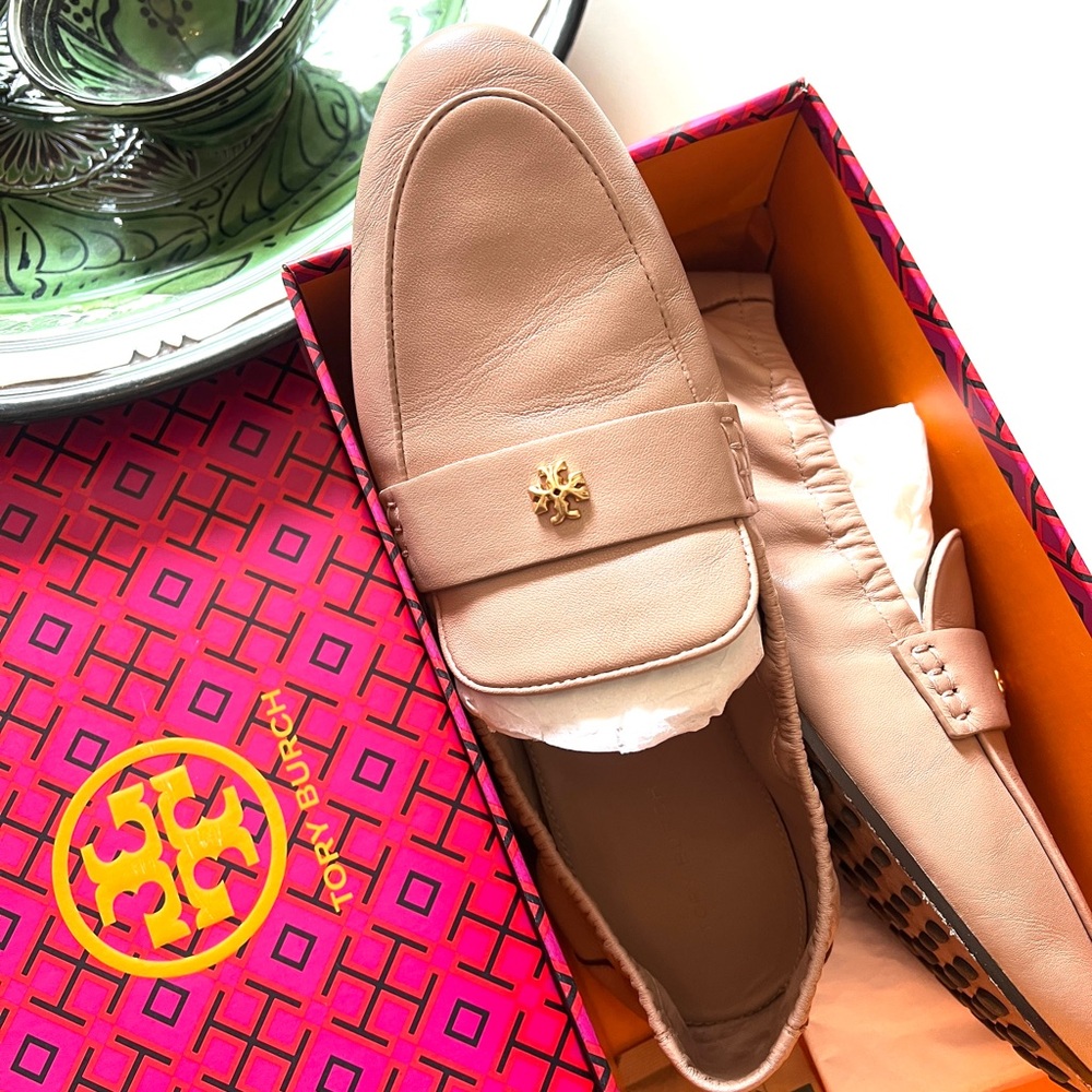 Tory Burch Cream Loafers with Gold Accent - Picture 4 of 6